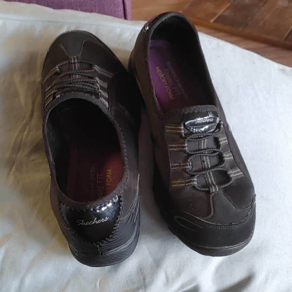 Skechers Relaxed Fit Memory Foam